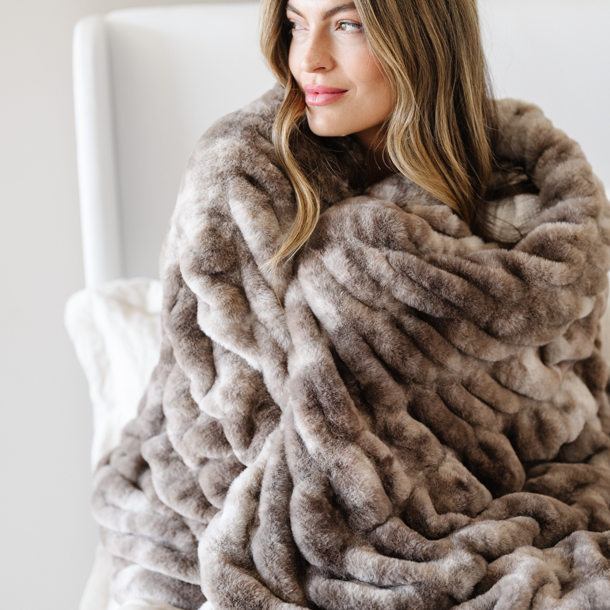 Double Ruched Faux Fur Throw Blankets