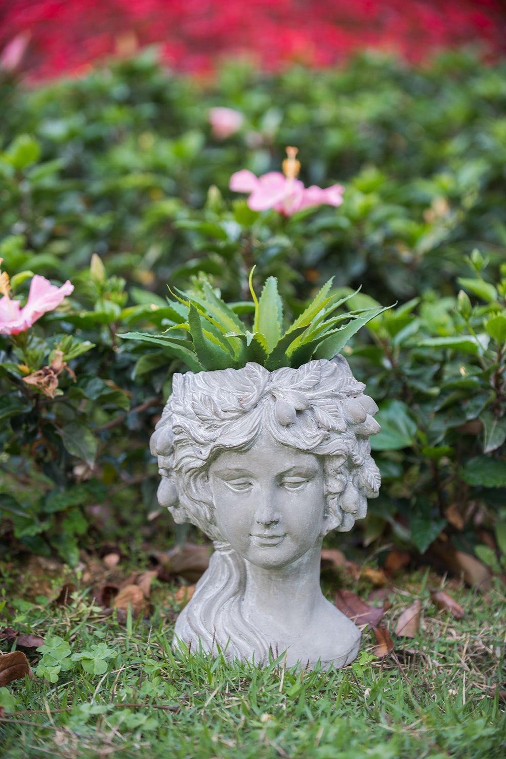 The-Astoria™-Wreath-Bust-Planter-Pots-&-Planters