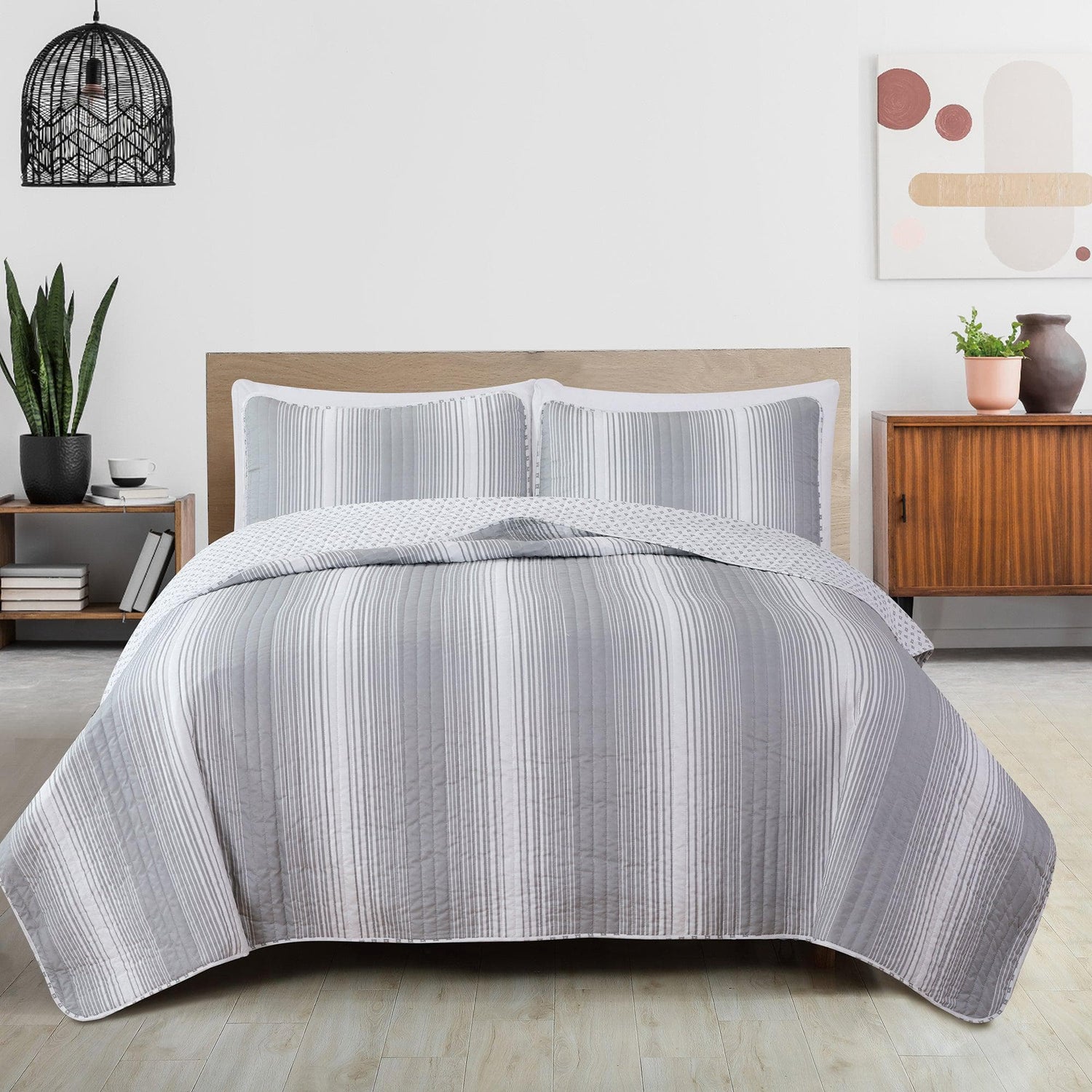 Everette Collection 3 Piece Ombre Striped Quilt Set