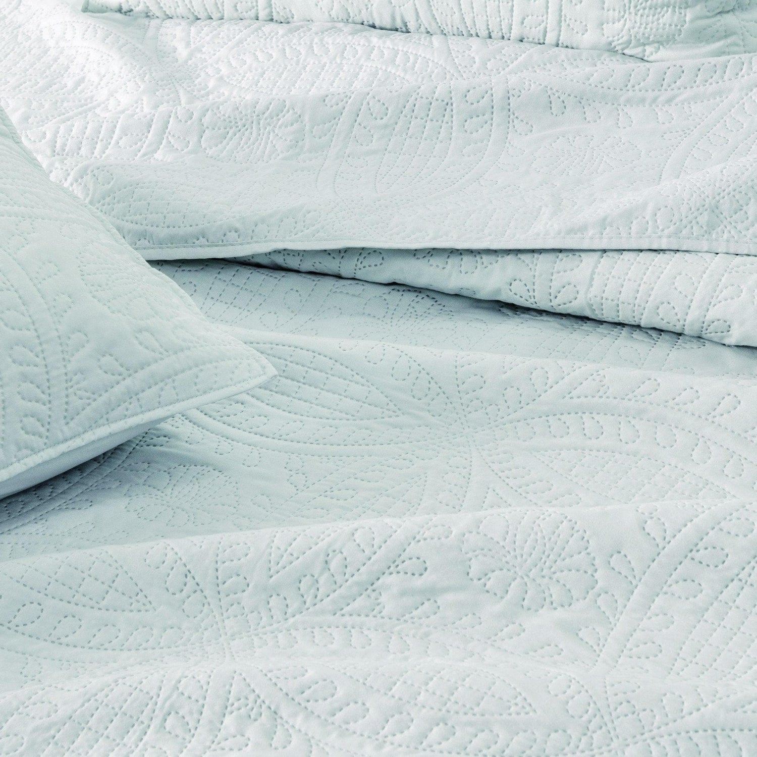 3-Piece Oversized Medallion Quilt Set - Clara Collection