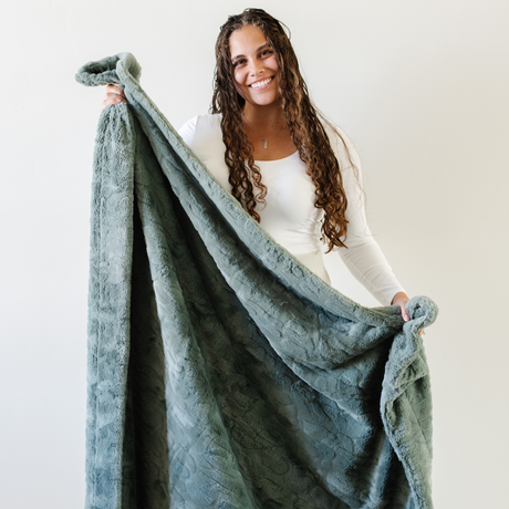 Faux Fur XL Throw Blankets