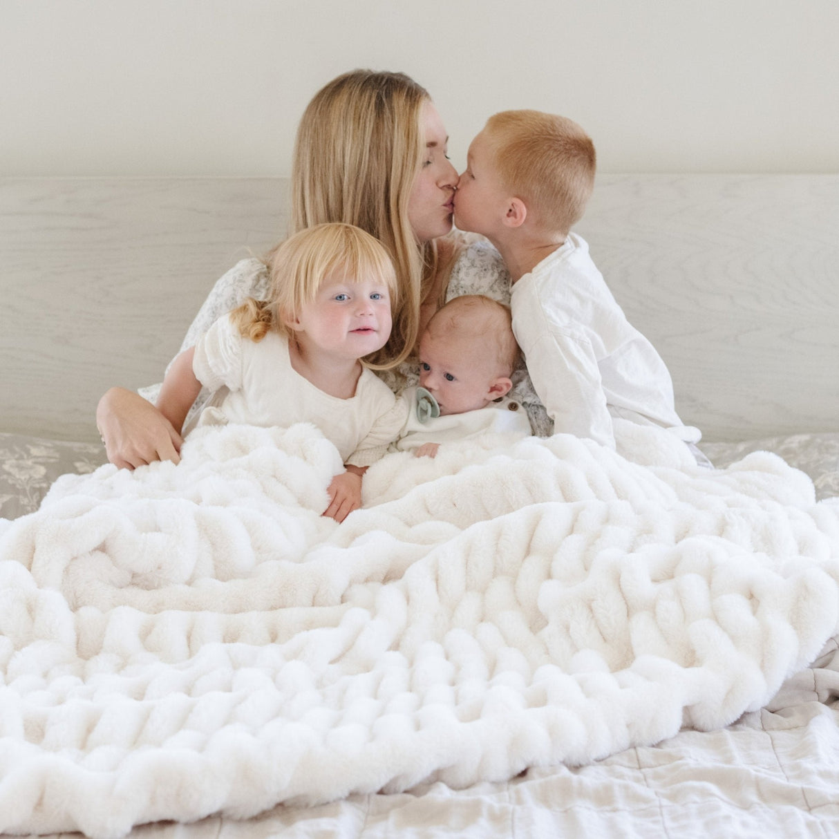 Double Ruched Faux Fur Throw Blankets